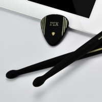 本物のドラムスティックやギター用ピックと同じような感覚で使用できるiPad用のスタイラス『PIX ＆ STIX for iPad』