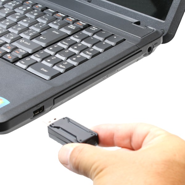 パソコンのキーボードでスマホ・タブレットを操作できる『PCでスマホ「あやつ郎」』。パソコンに接続されたキーボードをBluetoothキーボード化し、スマートフォンやタブレットで文字入力ができるようにする。
