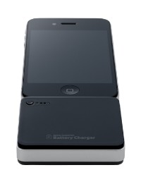 iPhoneやiPodなどドックコネクタを持つアップル製品向けの予備バッテリー「MacGizmo Extra Superior Battery Charger for iPhone/iPod」。iPhone 4S/4と同じカラーで幅や厚みを揃えており、装着時の一体感を実現している。