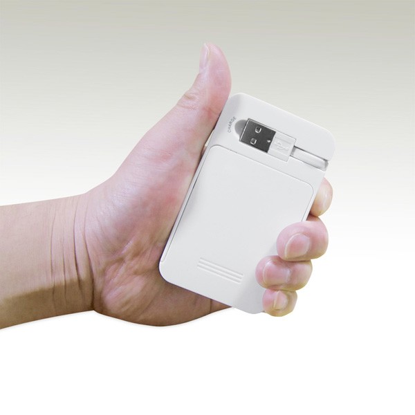 日本トラストテクノロジー（JTT）は5日、乾電池でスマートフォンなどを充電できるUSB電池パック「MyCharger USB Pro」を発売した。