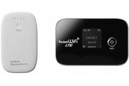WiMAX用（左）と「EMOBILE LTE」用（右）モバイルルーター（画像：ジェーシービー）