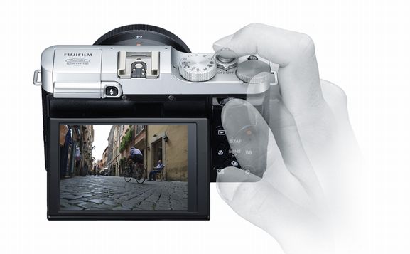 レンズ交換式プレミアムカメラ 「FUJIFILM X-M1」（画像：富士フイルム）