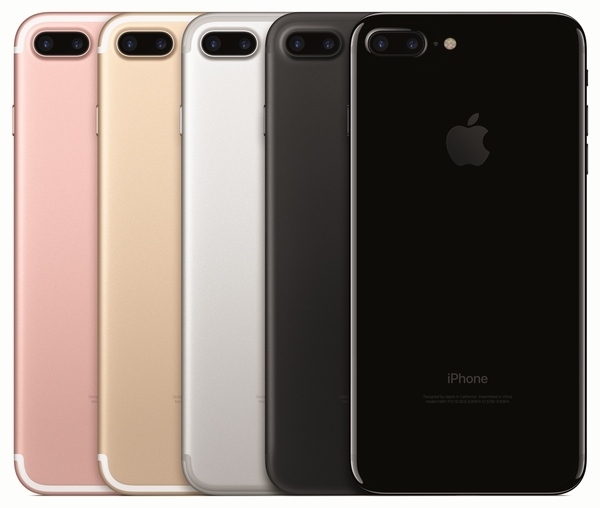 携帯キャリア3社は16日、米アップルの新型スマートフォン「iPhone 7」「iPhone 7 Plus」を発売した。（写真提供：アップル）
