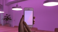 フルカラーLED照明と連動して「色」を学べる子ども向け知育アプリ『いろぴこ』