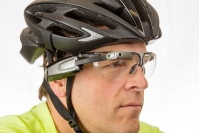 M100スマートグラス向けの新しいプロシューマー向けヘルメットマウントを提供します。
