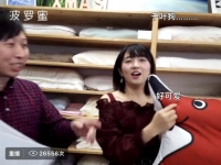 日本国内・シリーズ販売累計100万個の人気枕「王様の夢枕」、中国向け動画通販を行う「bolome(ボウロウミイ)」でライブ中継販売を弊社本社にて行いました。