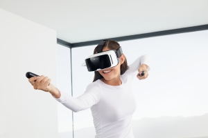 スマートフォン対応VRヘッドセットでSteamVR(TM)ゲームが楽しめる「ZEISS VR ONE Connect」発表