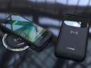 本製品を装着したiPhone 7や7 PlusであればQi対応のワイヤレス充電パッド(別売)の上に載せるだけでワイヤレス充電が可能