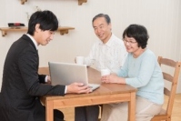 デジタル遺品も、お葬式も業界No.1の安心サポートで！業務提携・共同告知開始 ユニクエスト「小さなお葬式」×日本PCサービス