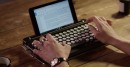 モバイルライフを彩るタイプライター風キーボードPENNA「ペナ」を発売