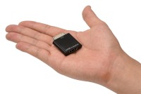 日本トラストテクノロジーが13日に発売したiPad/iPhone向けのAVアダプター「HDMI AV アダプター マイクロ for iPad/iPhone」。iPad/iPhoneの映像をHDMIでテレビに出力することができる。