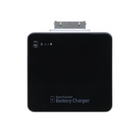 iPhoneやiPodなどドックコネクタを持つアップル製品向けの予備バッテリー「MacGizmo Extra Superior Battery Charger for iPhone/iPod」。iPhone 4S/4と同じカラーで幅や厚みを揃えており、装着時の一体感を実現している。