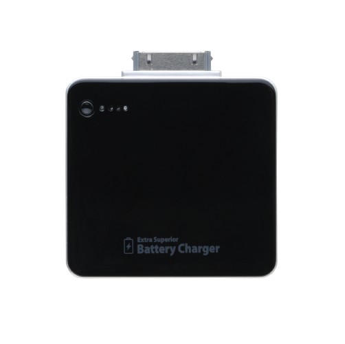 iPhoneやiPodなどドックコネクタを持つアップル製品向けの予備バッテリー「MacGizmo Extra Superior Battery Charger for iPhone/iPod」。iPhone 4S/4と同じカラーで幅や厚みを揃えており、装着時の一体感を実現している。