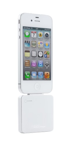 iPhoneやiPodなどドックコネクタを持つアップル製品向けの予備バッテリー「MacGizmo Extra Superior Battery Charger for iPhone/iPod」。iPhone 4S/4と同じカラーで幅や厚みを揃えており、装着時の一体感を実現している。