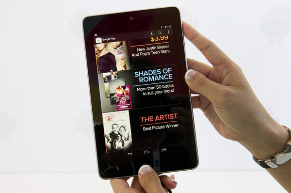 「Nexus 7」（Photographer: David Paul Morris/Bloomberg via Getty Images）