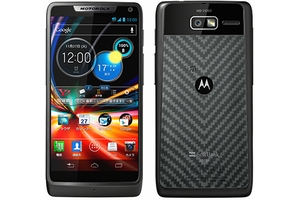 ソフトバンク、初のモトローラ製スマホ「RAZR M 201M」を26日に発売