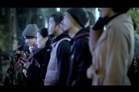 KDDI、「au 4G LTE」の新テレビCM「FULL CONTROL／Xmas」篇の動画公開【動画】