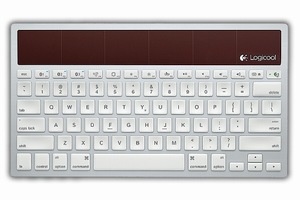 ソーラーパネル搭載で充電いらず　Mac/iPad/iPhone用無線キーボード「k760」