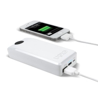 手動式のダイナモ（発電）機能を搭載したモバイル充電バッテリー「BoostTurbine2000」シリーズ
