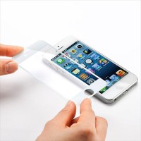 ナイフでもキズが付かないという強化ガラスを採用したiPhone 5用保護フィルム「iPhone5液晶保護フィルム（強化ガラス仕様・気泡ゼロ・8H） 200－LCD010シリーズ」