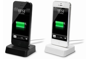 日本トラスト、microUSB/Dock/Lightningに3対応のiPhone 5充電スタンド