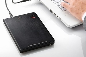 ノートPCを5.5時間駆動　スマホ・タブレットにも対応の大容量バッテリー「700-BTL011」