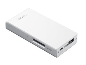 スマートフォンなどからWi-Fi接続し、メモリーカード内にファイルを保存したり再生できるソニーのポータブルワイヤレスサーバー「WG-C10」