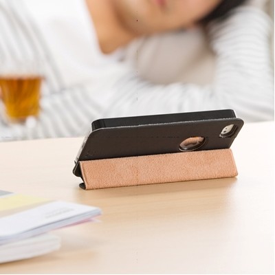サンワサプライは31日、フラップをクルッと巻いてスタンドにできる、手帳型のiPhone5ケース「iPhone5ケース（手帳型・スタンド機能付・SmartCover風）200-PDA112シリーズ」を発売した。