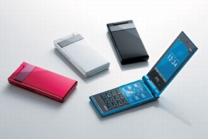 ウィルコム、折りたたみケータイ「WX09K」の予約受付開始