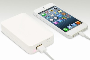 JTT、乾電池でiPhone/iPadを充電できるUSB電池パック