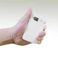 日本トラストテクノロジー（JTT）は5日、乾電池でスマートフォンなどを充電できるUSB電池パック「MyCharger USB Pro」を発売した。