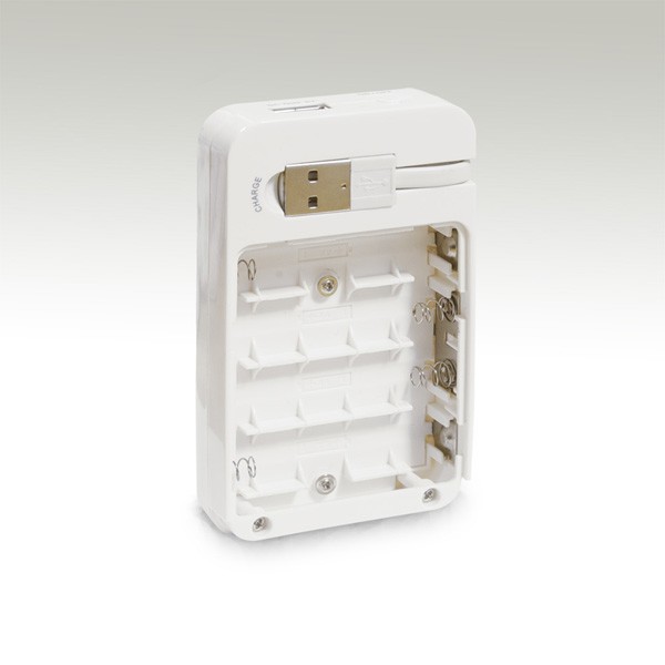 日本トラストテクノロジー（JTT）は5日、乾電池でスマートフォンなどを充電できるUSB電池パック「MyCharger USB Pro」を発売した。