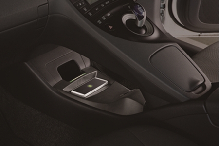 デンソー、国内初の車載用ワイヤレス充電器を発売　置くだけでスマホを充電