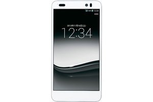 KDDIは18日、5インチでは国内最軽量というスマートフォン「DIGNO M」（京セラ製）を11月23日から発売すると発表した。