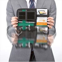 小型アクセサリ類などをゴムバンドで固定して収納できるサンワサプライのタブレット用インナーケース