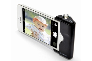 iPhone 5/5s用のシャッターボタン付きグリップ　デジカメ並のホールド感に