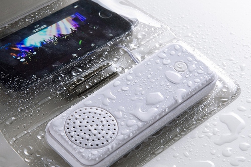 密閉防水しながらクリアな音声　スマホ用の防水ケース付きスピーカー