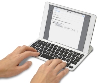 日本トラストテクノロジー（JTT）の「iPad mini＆mini Retina 用 光るワイヤレス キーボード Bookey Light ホワイト」