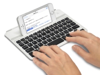 日本トラストテクノロジー（JTT）の「iPad mini＆mini Retina 用 光るワイヤレス キーボード Bookey Light ホワイト」