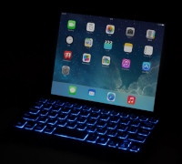 日本トラストテクノロジー（JTT）の「iPad mini＆mini Retina 用 光るワイヤレス キーボード Bookey Light ホワイト」