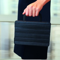 グリップ付きのiPad mini用ケース「GRIPSTER WRAP for iPad mini」