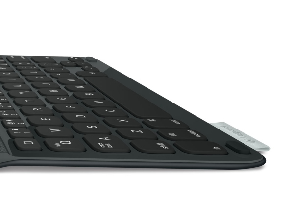 ロジクールが5月2日に発売するiPad Air専用二つ折り保護カバー＆スタンド付キーボード「ロジクール ウルトラスリム キーボード フォリオ」