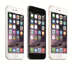 米アップルは9日、スマートフォン「iPhone」の最新版となる「iPhone 6」「iPhone 6 Plus」を公開した（写真提供：アップル）