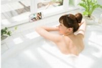 KDDI、洗えるスマートフォン「rafre」をパワーアップ