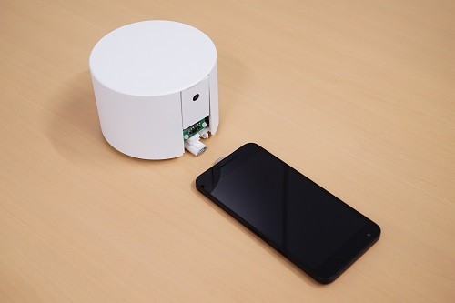スマホを自動探索・充電するIoTガジェット「充電ロボ」（KDDI総合研究所の発表資料より） 