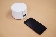 KDDI総研、自動でスマホを探索して充電する「充電ロボ」を開発