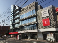 株式会社トップワイジャパンは、  「ワイモバイル足立江北柳原通り」を 1月26日（月）にオープンした。