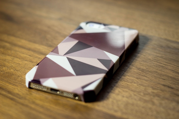 思い出のエピソードをデザインしたiPhoneケース「MIRROR」　小売店向けに卸販売開始～法人・個人問わず、小ロット(1個より)で仕入れ可能～