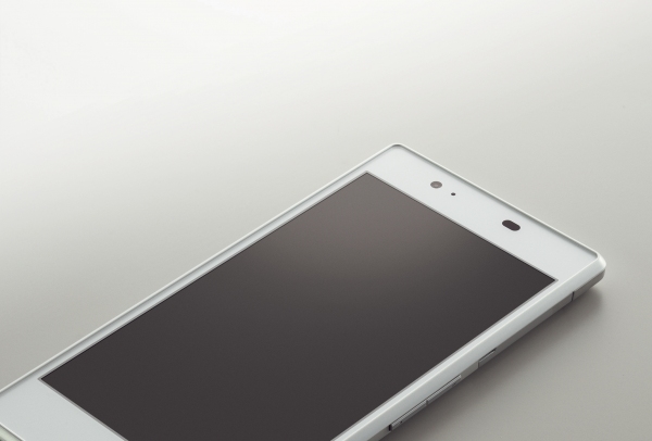 auオリジナルQua(キュア)シリーズ初のスマートフォン「Ｑｕａ(キュア)　phone(フォン)」