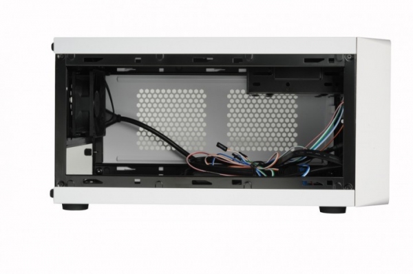 【ドスパラ】高い冷却性と拡張性を備えたENERMAX製Mini-ITXケースの白モデル『ENERMAX ECB1010W Minimo.Q』を販売開始